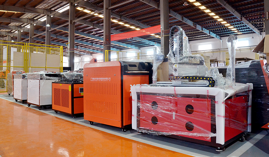 激光焊接機(jī)生產(chǎn)車(chē)間 激光焊接機(jī)生產(chǎn)車(chē)間