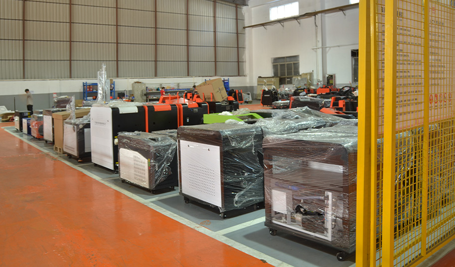 激光焊接機(jī)生產(chǎn)車(chē)間 激光焊接機(jī)生產(chǎn)車(chē)間