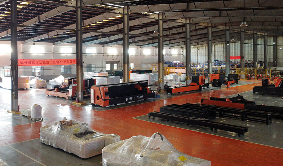 激光切割機(jī)生產(chǎn)車(chē)間 激光切割機(jī)生產(chǎn)車(chē)間